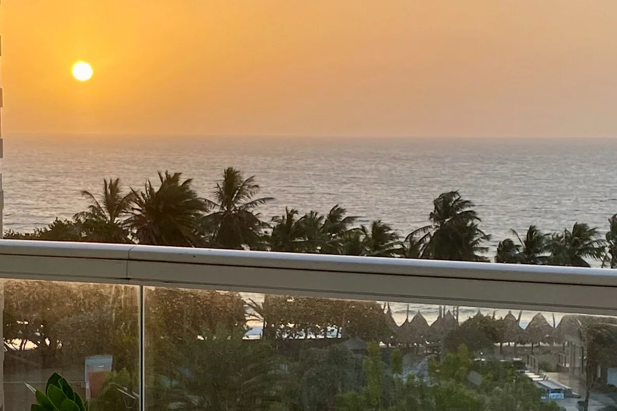 Atardecer sobre el mar Caribe desde el balcón