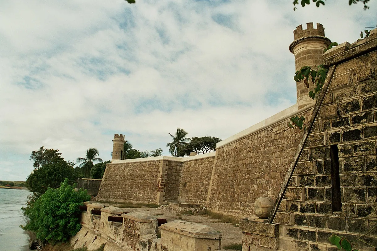 Bahía de Pampatar con la garita del castillo