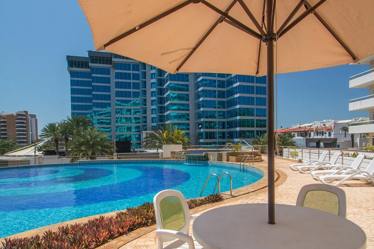 Piscina del residencial en Pampatar